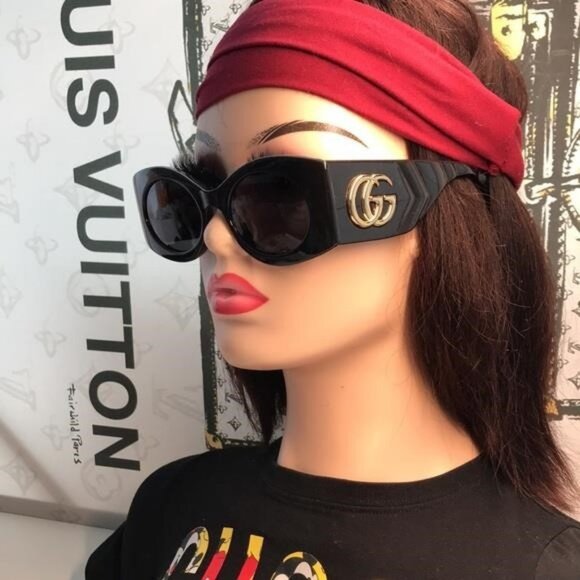 💯 - Authentic New Gucci GG0811S 001 Black / Grey Lens - Picture 1 of 13